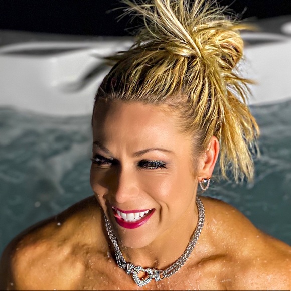 Meet your Posher, Jessica - Picture 1 of 1